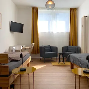 https://alles-komplett-zwei-schlafzimmer-groe-kche-eigenes-bad.topcolognehotels.com